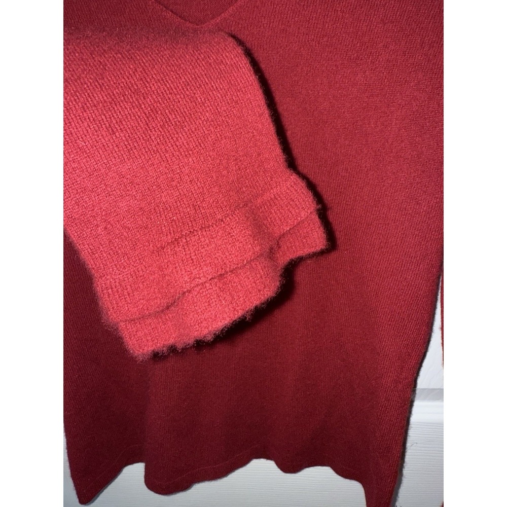 100% Cashmere Red Long Sleeve V-Neck Sweater Winter Cozy Soft Ann Taylor Medium - Picture 3 of 4